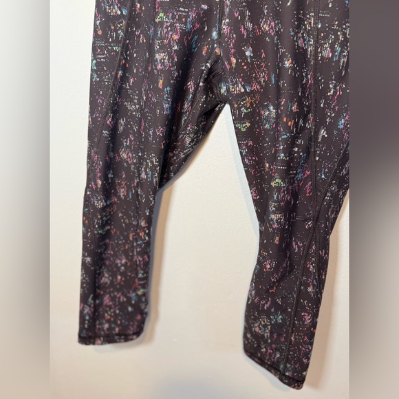 Athleta Lightning City Lights Capri Tights Ladies Medium - Picture 3 of 7